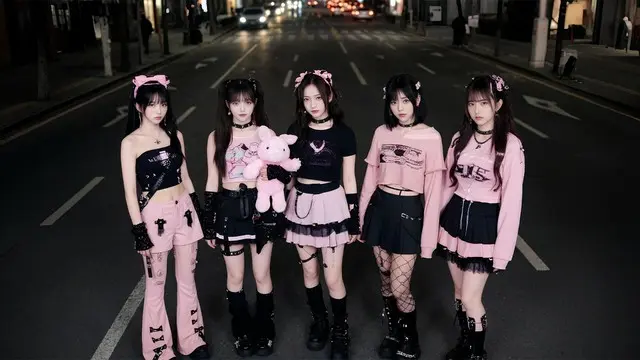 AIガールズグループ「SweeTeez」、23thシングル「GLOW UP」のMV公開2