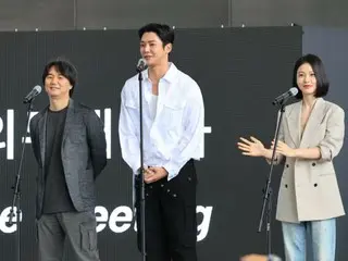 [Foto] Ro Woon, Shin Ye Eun, Park So Ham dan lainnya menghadiri acara panggung luar ruangan untuk film "Muddy Stream"