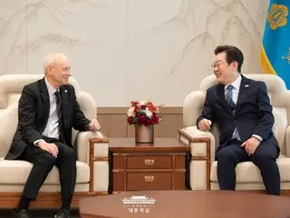 Presiden Lee bertemu dengan Profesor Sandel... "Saya berharap Korea juga dapat menuai 'dividen perdamaian'" = Korea