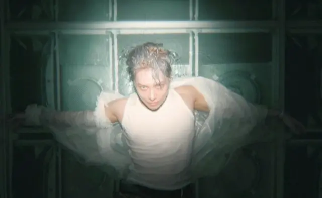 「SHINee」テミン、新曲「Veil」MV公開…“欲望と恐怖の告白”多層的な魅力を放つ01