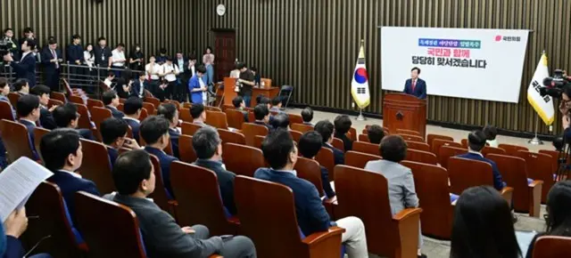 ソン・オンソク（宋彦錫）国民の力院内代表が22日午後、国会で開かれた政策議員総会に参加して発言している