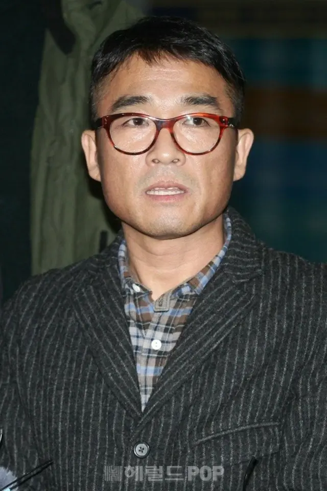 性的暴行容疑“嫌疑なし”歌手キム・ゴンモ、90度のお辞儀＆敬語まで…衝撃的な近況
