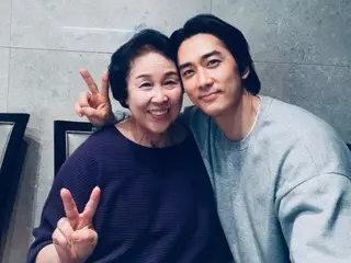 Aktor Song Seung-ho memperbarui media sosialnya untuk pertama kalinya sejak membatalkan wawancara... mengungkapkan kerinduannya pada mendiang ibunya
