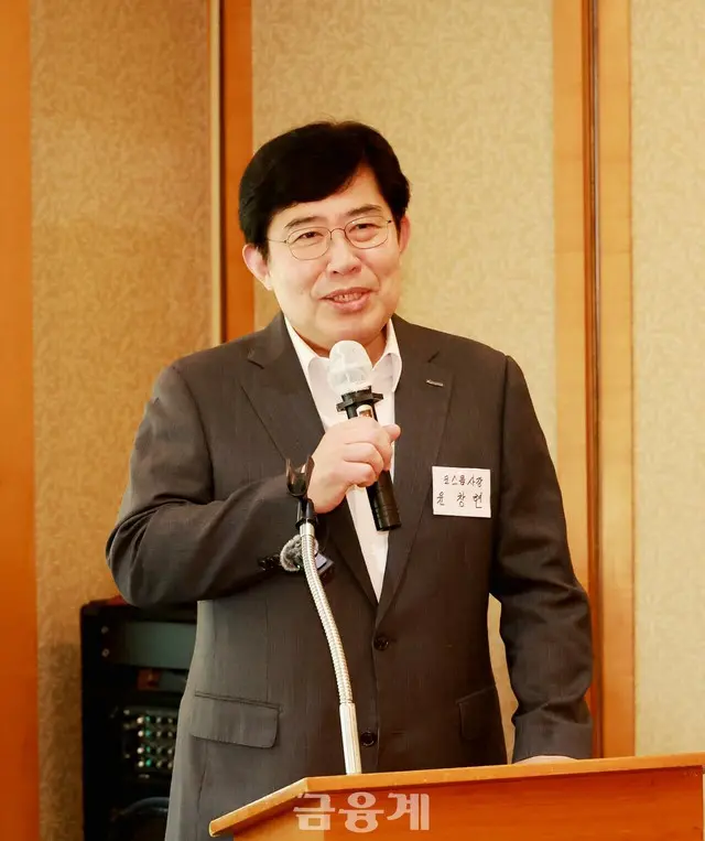 koscomのユン・チャンヒョン社長が23日、ソウル市汝矣島で開かれたトークン証券（STO）とステーブルコイン法案導入の争点改善課題と関連したテーマで開かれた討論会であいさつをしている。（写真：金融界提供）