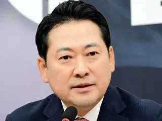 Kekuatan Rakyat: "Runtuhnya jaringan komputer pemerintah jelas merupakan bencana buatan manusia... Presiden Lee Jae-myung harus meminta maaf kepada rakyat dan mengganti Menteri Dalam Negeri dan Keamanan." (Korea Selatan)