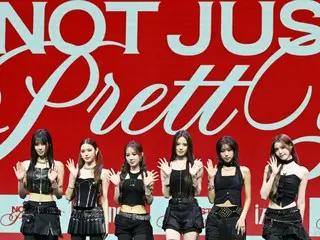 [Foto] "izna" menggelar showcase untuk merayakan perilisan mini album kedua "Not Just Pretty"