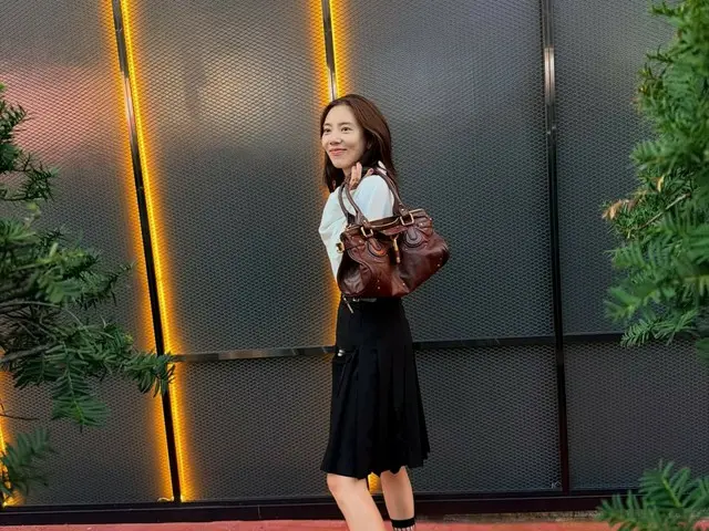 Son Dambi, di sela-sela membesarkan anak-anaknya... kaus kaki jala "Ini membuatku bahagia"