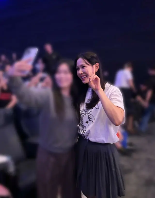 女優ソン・イェジン、「仕方ない」最後の舞台あいさつで涙2