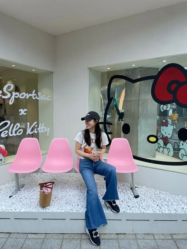 「結婚作詞 離婚作曲」シリーズの俳優パク・ジュミ、これで50代？…白Tにジーンズ姿でまるで大学生のようなビジュアル