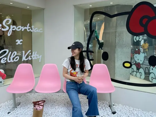 Apakah Park Joo-mi, aktris dari serial "Marriage Lyrics, Divorce Music", berusia 50-an? ... Ia tampak seperti mahasiswa dengan kaus putih dan celana jin.