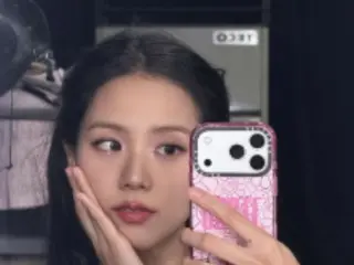 JISOO BLACKPINK merobek manga-nya dan keluar... Kecantikannya yang murni berada di puncaknya