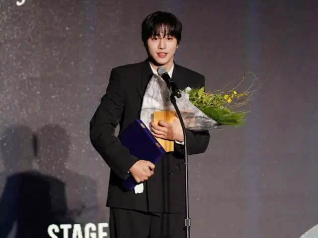 Ahn HyoSeop menerima Penghargaan Artis Baru di "Beautiful Artist Awards"... Semua hadiah uang disumbangkan