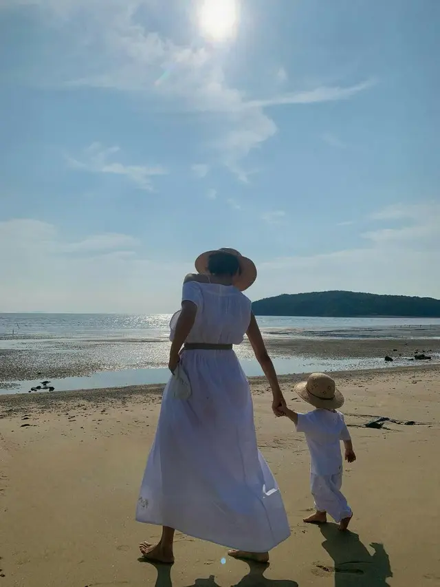 モデルのムン・ガビ、息子との写真を公開後SNSコメント欄を閉鎖しても「いいね」などで熱い応援続く2