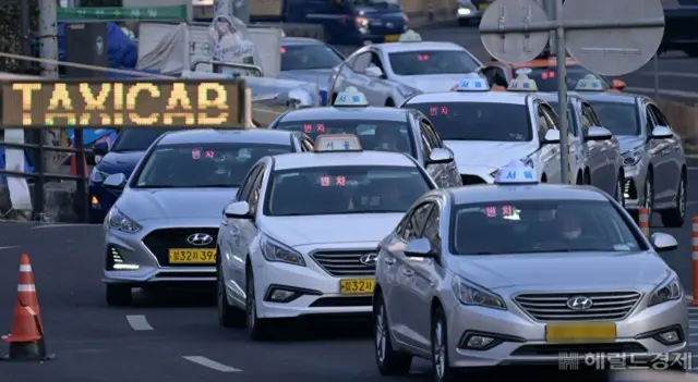 「韓国人は恥しらず」…インドネシアのタクシー内で「排尿」