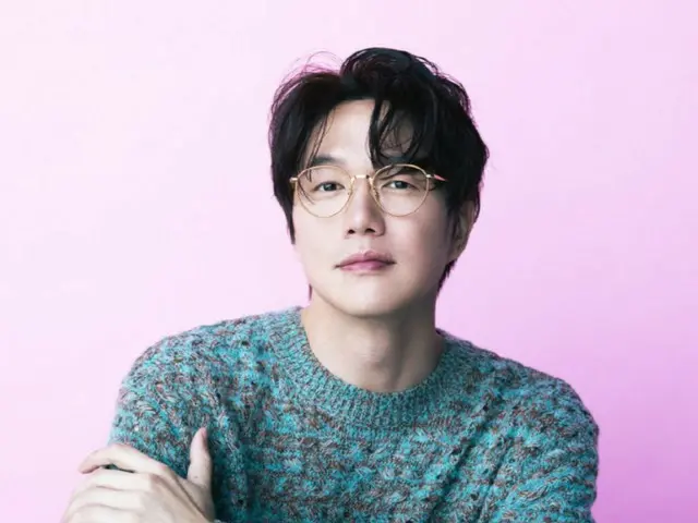 Penyanyi Sung Si Kyung mengatasi rasa sakit karena pengkhianatan mantan manajernya dan kembali ke panggung... Dia akan tampil sesuai jadwal di acara di Incheon pada tanggal 9