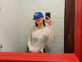 Jihyo TWICE tampil memukau dengan penampilan tipisnya bahkan saat liburan bersama keluarga... Ini bukanlah penampilan glamor yang akan membuat Anda pusing.