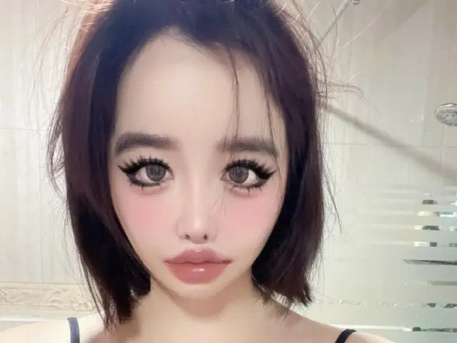 Park Bom (2NE1) membantah rumor masalah kesehatan, mengatakan dia "baik-baik saja"...membantah klaim agensinya bahwa dia membutuhkan perawatan