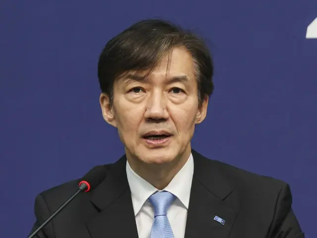 曹国氏が「党代表選」出馬を宣言…「巨大な二大政党とは異なる道を進む」=韓国