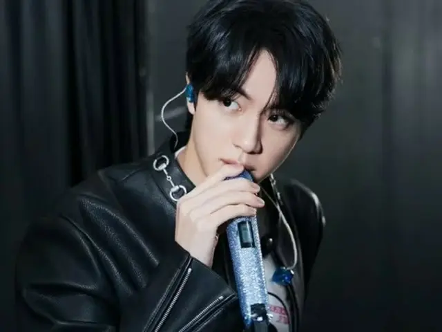 Aura pangeran Jin BTS sungguh tak ada duanya... Kostum konser GUCCI-nya kembali menjadi topik hangat