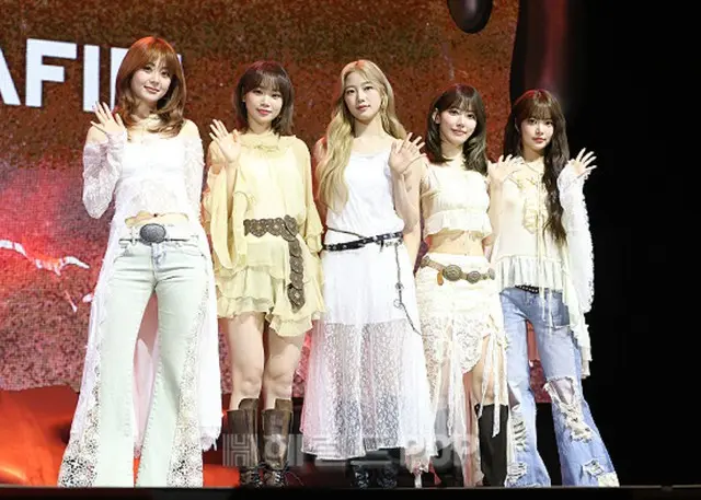 「NewJeans」HYBEへの復帰渦中…「LE SSERAFIM」が悪質コメント投稿者を告訴「最後まで責任を問う」