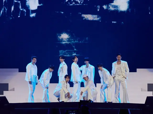 SUPER JUNIOR menjadi grup asing pertama yang tampil di Taipei Dome... memecahkan rekor baru bahkan di hari jadi mereka yang ke-20