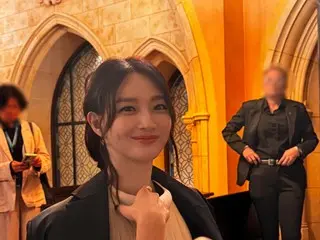 Shin Min A, Permaisuri Navier memasuki Disneyland... Sesendok kelucuan dalam keanggunan