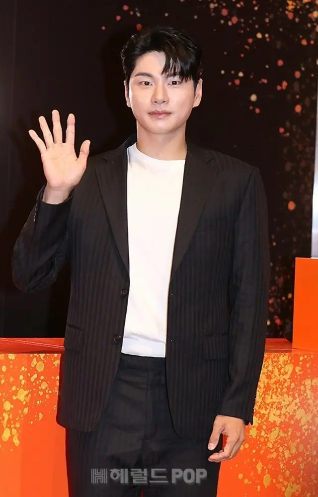 “AIではない”俳優イ・イギョンの私生活を暴露したドイツ人女性、再び立場を覆す→アカウント失踪…この騒動の真実はどこに？