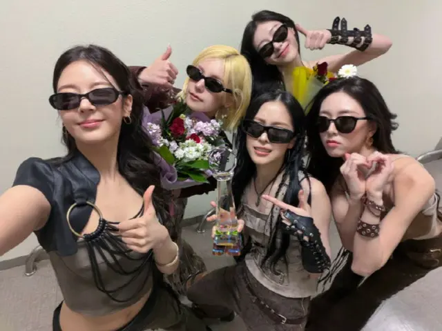 ITZY raih posisi pertama di Music Bank... "Kami senang bisa meraih peringkat pertama untuk pertama kalinya sejak perpanjangan kontrak kami"