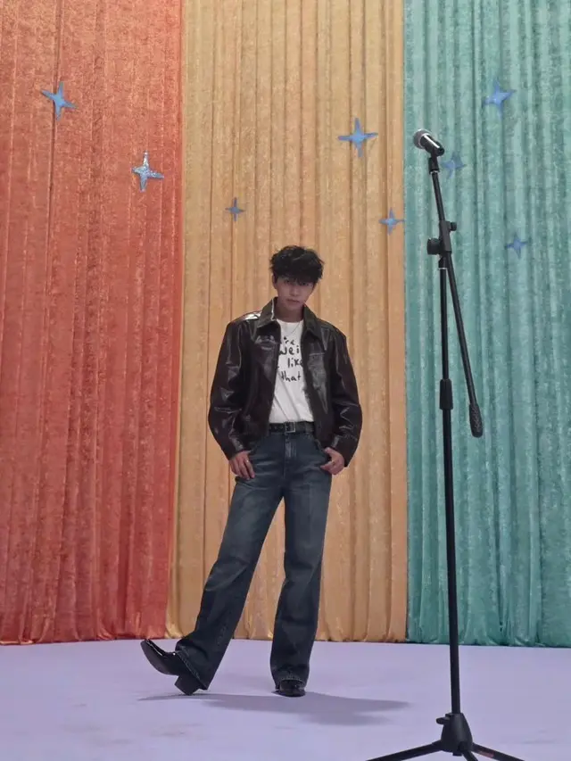 歌手イム・ヨンウンがパーマヘアに変身した。