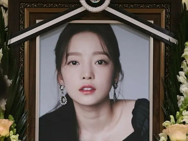 Meninggalnya mendiang anggota KARA Goo Hara hari ini genap 6 tahun (tanggal 24)... Kami masih merindukannya.