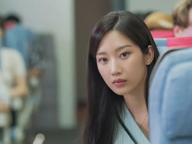 Mun Kayoung berperan sebagai cinta pertama dan mantan pacar Koo Kyo Hwan dalam film "What if We..."... Melodi yang berbeda dari "Love and Benefits"