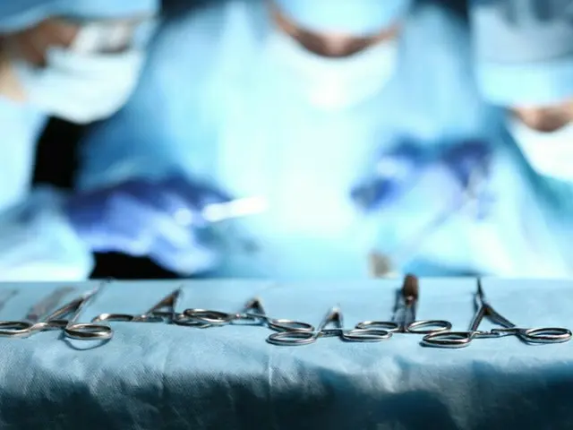 Sebuah klinik gigi terkenal di Gangnam, Seoul, menuntut 1,8 juta won dari seorang karyawan yang berhenti dua hari setelah bergabung dengan perusahaan.