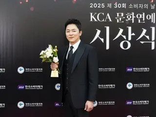 Cho Jung Seok memenangkan penghargaan Aktor Pilihan Publik Terbaik Tahun 2025... "Terharu dan terharu"