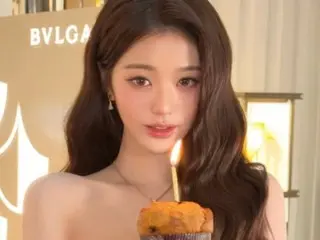 Jang Won Young dari IVE merayakan akhir tahun yang glamor... Kecantikannya mengalahkan pesona merek tersebut.