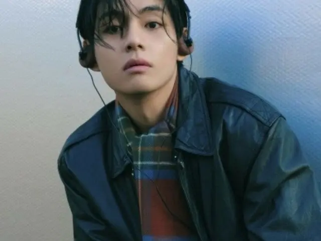 Lagu "Christmas Tree" milik V BTS terpilih sebagai "Lagu Natal Terbaik Abad ke-21" versi Billboard.