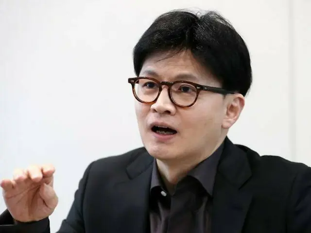 Han Dong-hoon menyerang Presiden Lee: "Apakah Anda bertemu dengan mantan pemimpin Gereja Unifikasi, Han Hak-ja?" - Media Korea