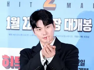 Aktor Lee Yi Kyung, yang terkenal dengan kalimat "Saya belum pernah melihat ukuran cup E sebelumnya," menghapus pesan pribadi (DM)? ... Mengklaim telah "membatalkan pengiriman pesan tersebut."