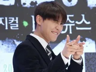 Jun Su (Xia) membintangi musikal "Beetlejuice" yang dibuka hari ini (16)... Panggung yang spektakuler dan humor yang ditingkatkan.