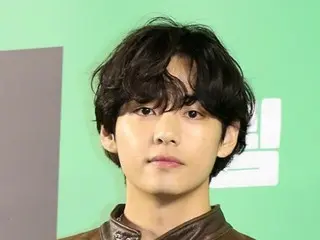 Berbagai tempat utama di Seoul tengah merayakan ulang tahun V BTS... Mulai dari patung-patung raksasa di Sungai Han hingga iklan-iklan besar di seluruh kota.