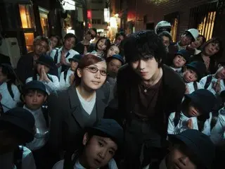 Video musik untuk lagu baru "DUET," hasil kolaborasi antara Zico (Block B) dan Ikura (YOASOBI), "dirancang dan difilmkan dengan sangat teliti." Video ini unik dan sangat adiktif.