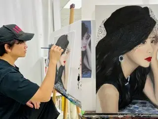 Potret aktor Jisung, istrinya dan aktris Lee Bo Young adalah karya pertama "Kemampuan melukis yang menakjubkan"