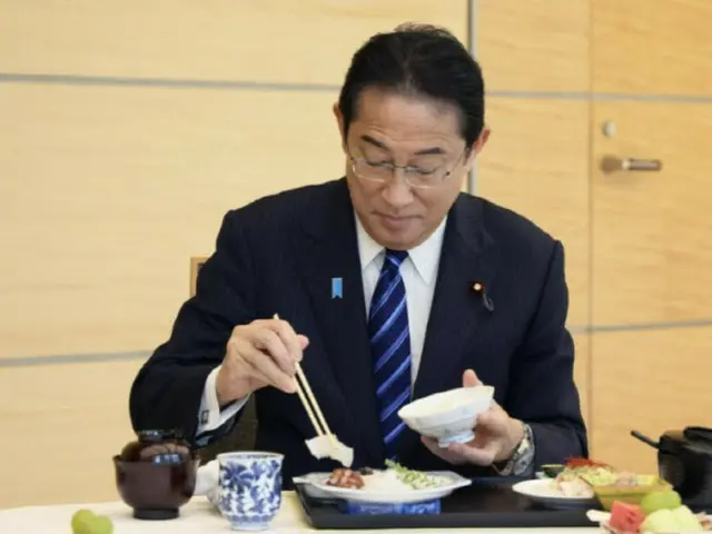 岸田総理「きょうの昼食は福島産水産物」...「食事中の姿」を見せて応援