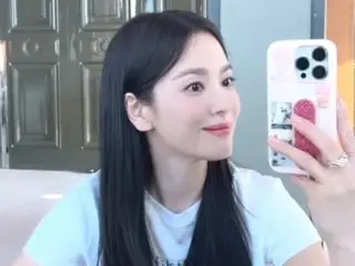 Saksikan adegan langka... Aktris Song Hye Kyo mengambil selfie, seorang dewi murni yang bersinar bahkan tanpa sensor