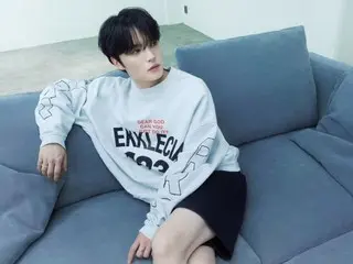 Jaejung merasa santai di sofa barunya... Seperti iklan sofa