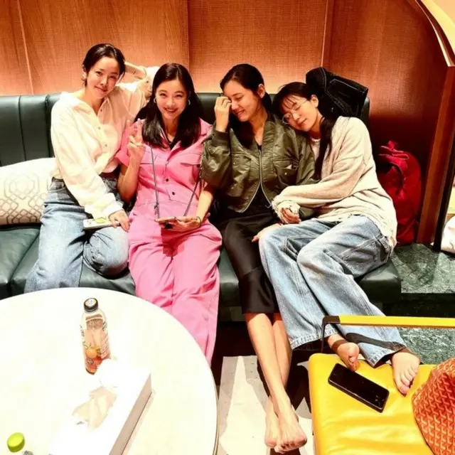 女優キム・ヘス、まるで「授賞式」ハン・ヒョジュからハン・ジミン＆チュ・ジャヒョン＆ユン・ソイも…親友と過ごした誕生パーティー公開2
