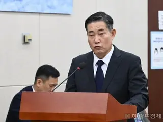 Menteri Pertahanan Shin Won-ji: ``Butuh waktu untuk memperkuat mesin tiga tahap proyektil luar angkasa yang diklaim oleh Korea Utara.'' = Korea Selatan