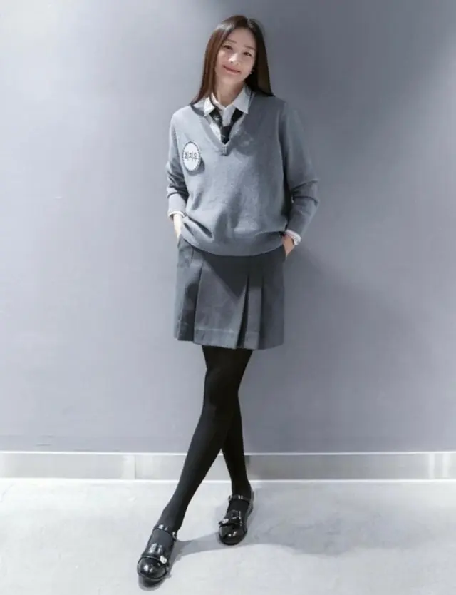 女優チェ・ジウ、「本当に48歳？」違和感のない制服姿を認証…「別格」童顔美女
