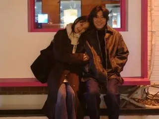 Pasangan penyanyi Lee Hyo Ri (Fin.KL) dan Lee Sang Soon meringkuk setelah 10 tahun menikah...Apakah mereka mulai mirip?