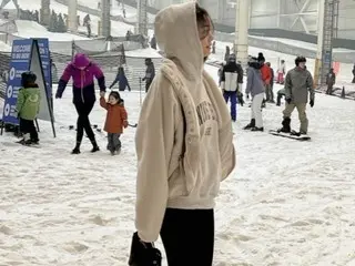 Aktris Sohn Tae Young merilis foto terbaru bersama putrinya di sebuah resor ski di AS