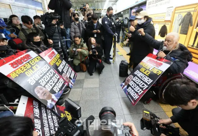 全障連、地下鉄乗車デモを留保…「国会の予算審議終了までは沈黙デモ」＝韓国